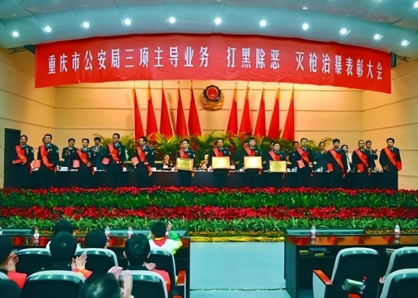 侣半夜嚎叫邻居被送进医院冰球突破豪华版手机版小情(图3)