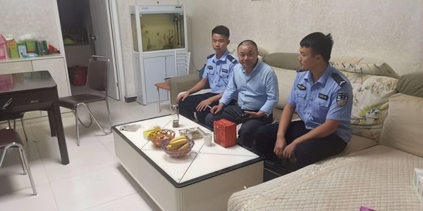 侣半夜嚎叫邻居被送进医院冰球突破豪华版手机版小情