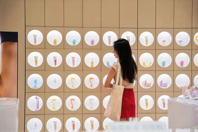 正视欲望｜Shine Brand冰球突破性萧条时代全球男女如何(图12)